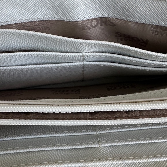 Michael Kors White Crossbody Bag with Gold Chain - Picture 8 of 8